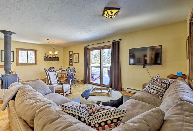 Spacious Grand Lake Cabin W/ Hot Tub & Deck