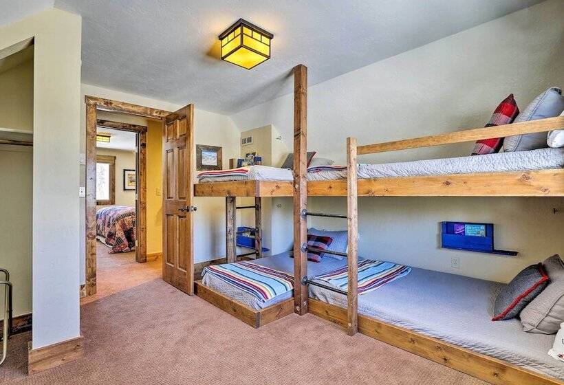 Spacious Grand Lake Cabin W/ Hot Tub & Deck