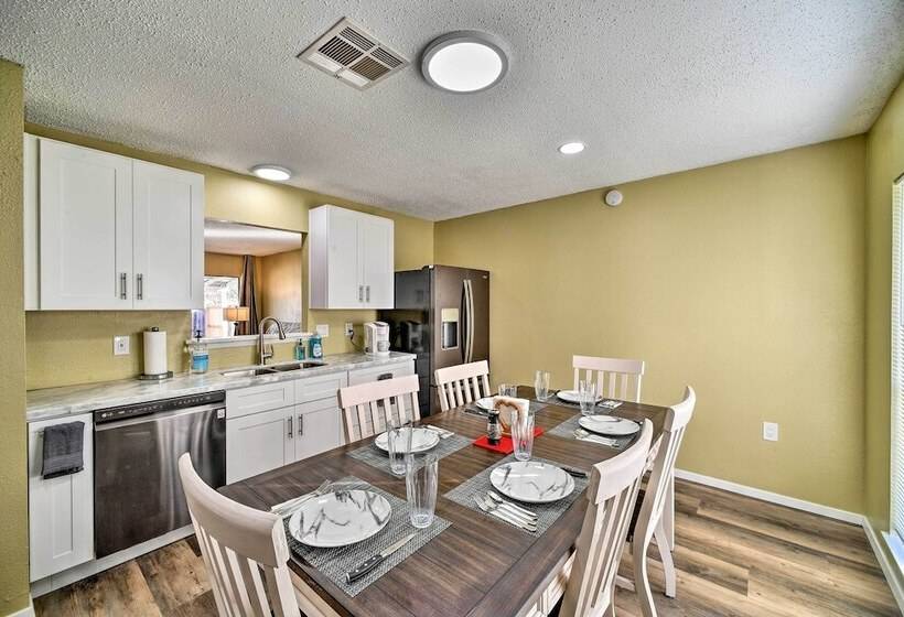 Spacious San Antonio Getaway W/ Fenced In Yard!
