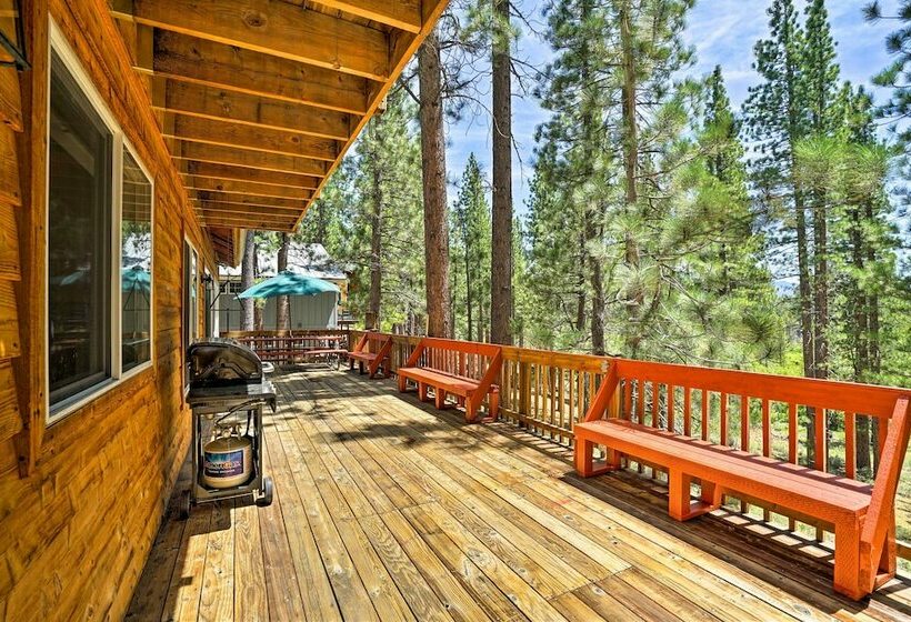 South Lake Tahoe Home W/ Deck: 4 Mi To Heavenly!