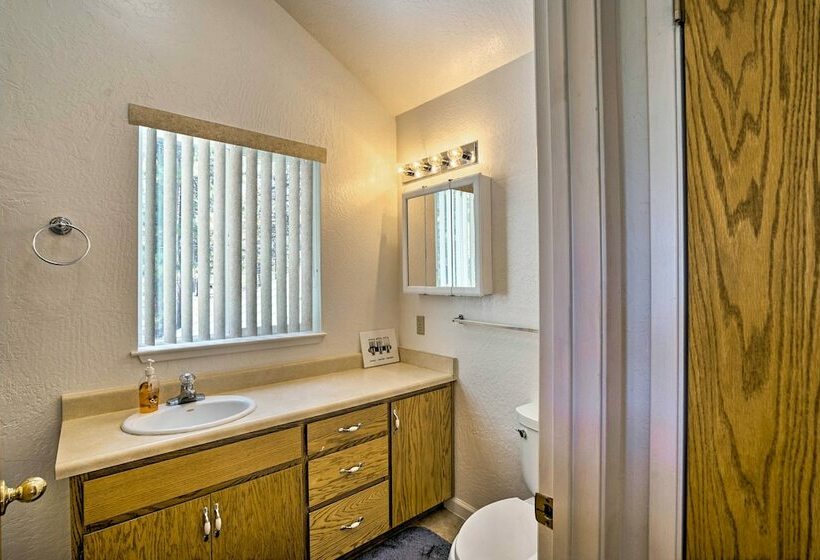 South Lake Tahoe Home W/ Deck: 4 Mi To Heavenly!