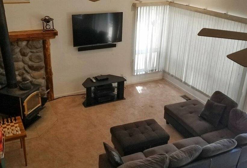 South Lake Tahoe Home W/ Deck: 4 Mi To Heavenly!