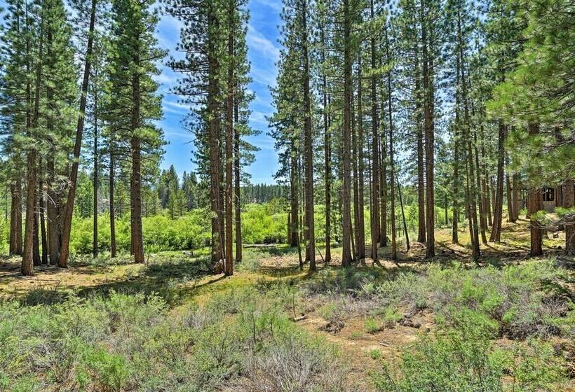 South Lake Tahoe Home W/ Deck: 4 Mi To Heavenly!