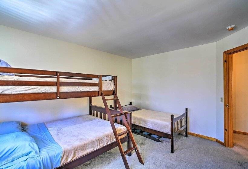 Wilmington Home W/ Game Room & Scenic Deck!