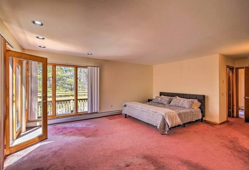 Wilmington Home W/ Game Room & Scenic Deck!