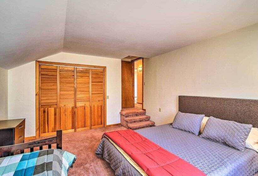 Wilmington Home W/ Game Room & Scenic Deck!