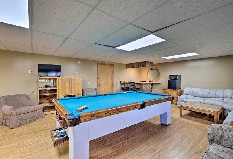 Wilmington Home W/ Game Room & Scenic Deck!
