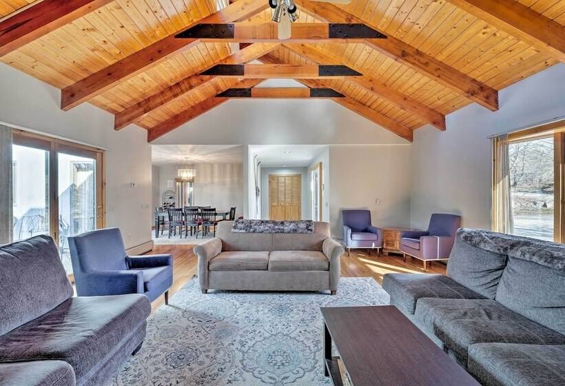 Wilmington Home W/ Game Room & Scenic Deck!