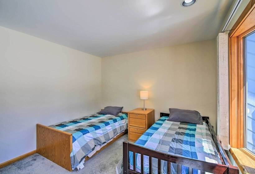 Wilmington Home W/ Game Room & Scenic Deck!