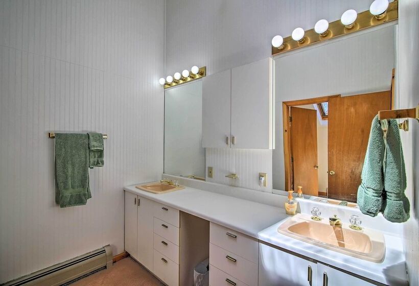 Wilmington Home W/ Game Room & Scenic Deck!