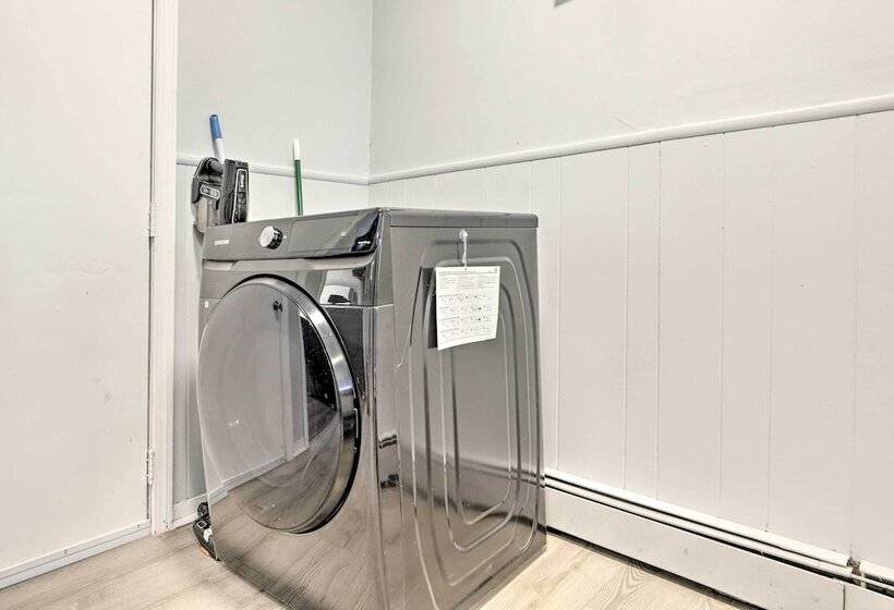 Springfield Vacation Rental: 1 Mi To Downtown