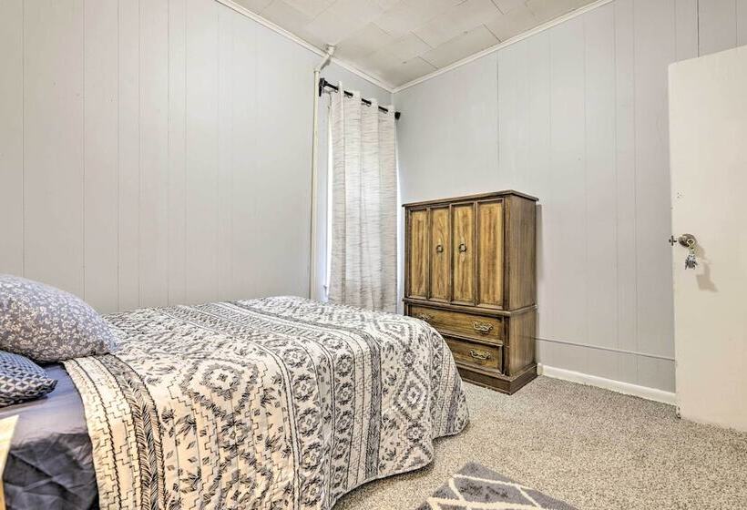 Springfield Vacation Rental: 1 Mi To Downtown