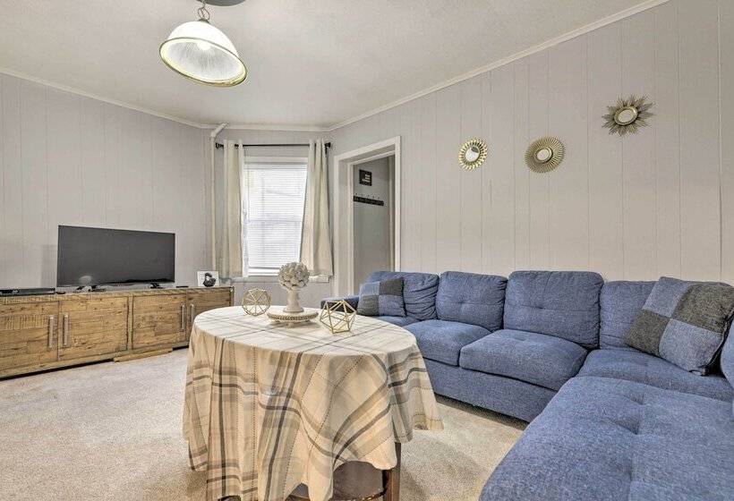 Springfield Vacation Rental: 1 Mi To Downtown