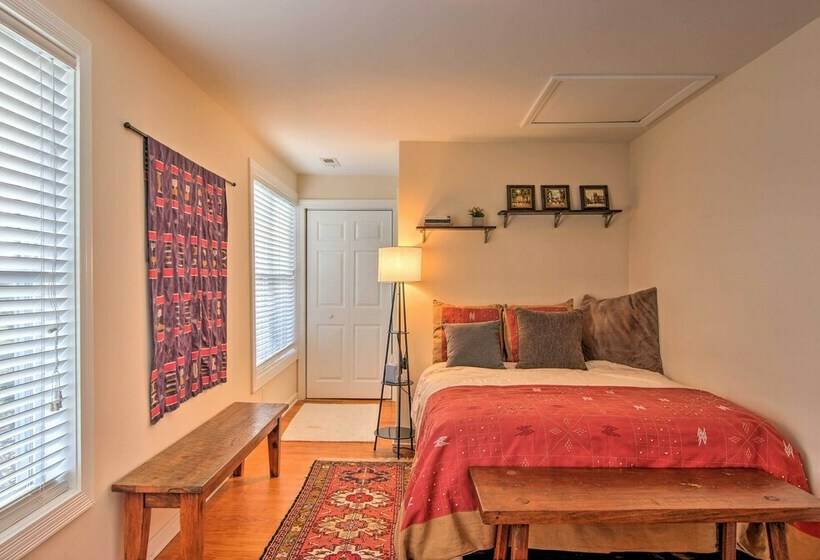 St. Michaels Area Cottage  Walk To Water & Marina