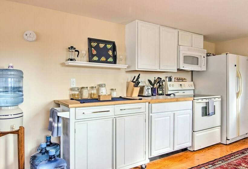 St. Michaels Area Cottage  Walk To Water & Marina