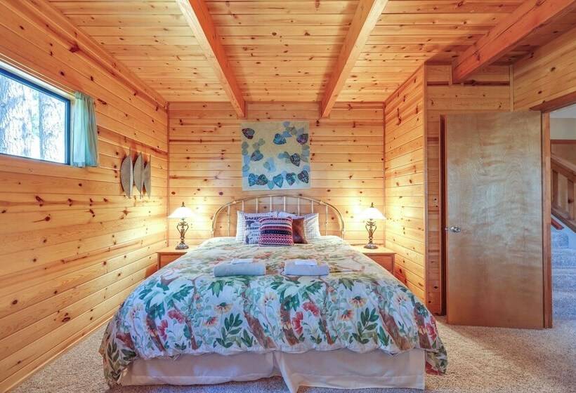 Deck & Views: Pet Friendly Starry Pines Cabin