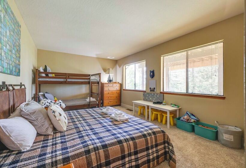 Deck & Views: Pet Friendly Starry Pines Cabin