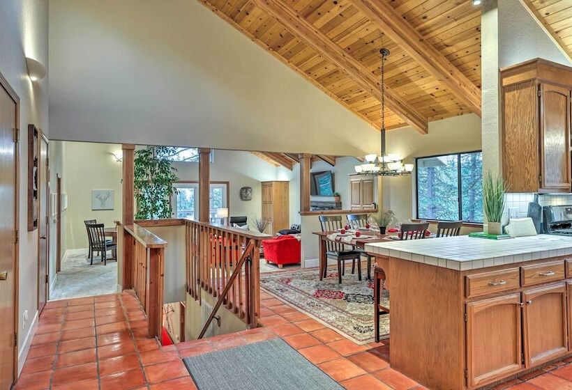 Deck & Views: Pet Friendly Starry Pines Cabin