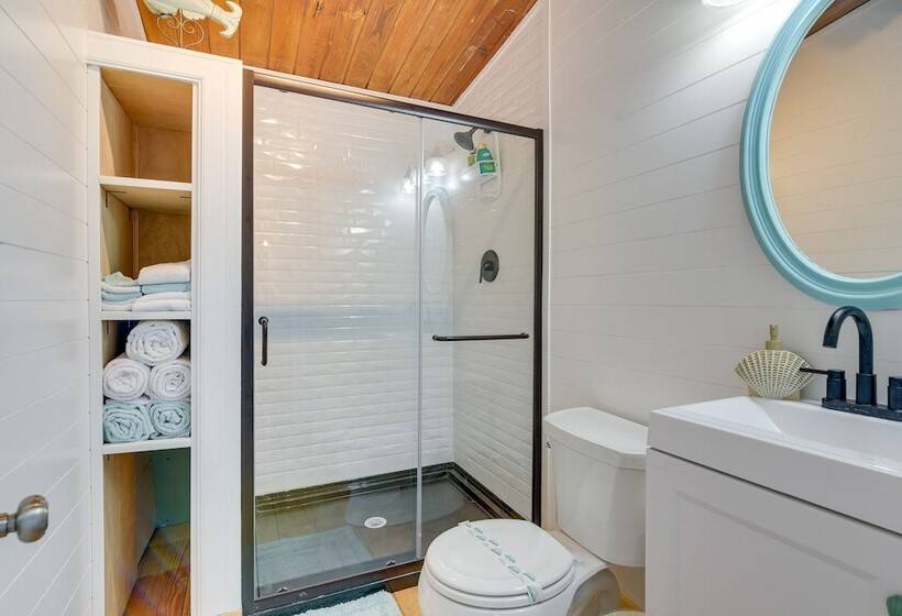 Gulf Coast Views: Stilted Retreat In Galveston!