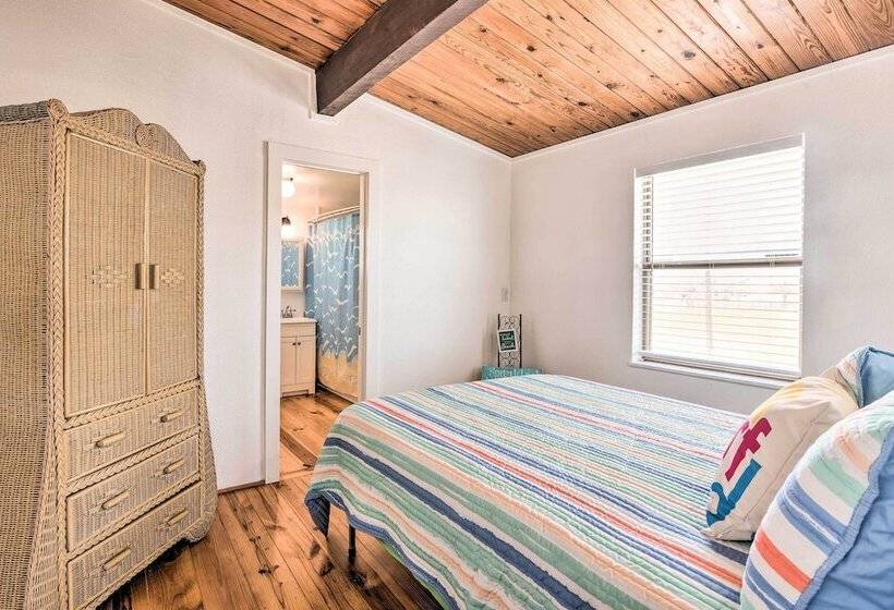 Gulf Coast Views: Stilted Retreat In Galveston!