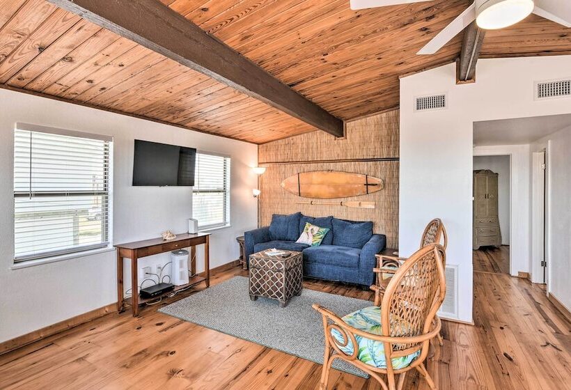 Gulf Coast Views: Stilted Retreat In Galveston!