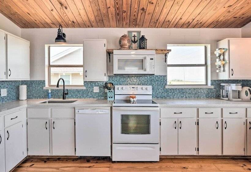 Gulf Coast Views: Stilted Retreat In Galveston!