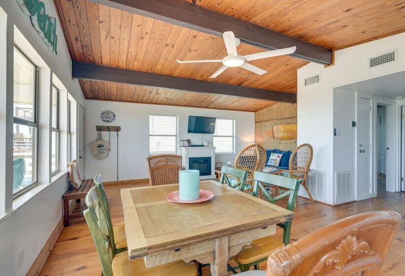 Gulf Coast Views: Stilted Retreat In Galveston!