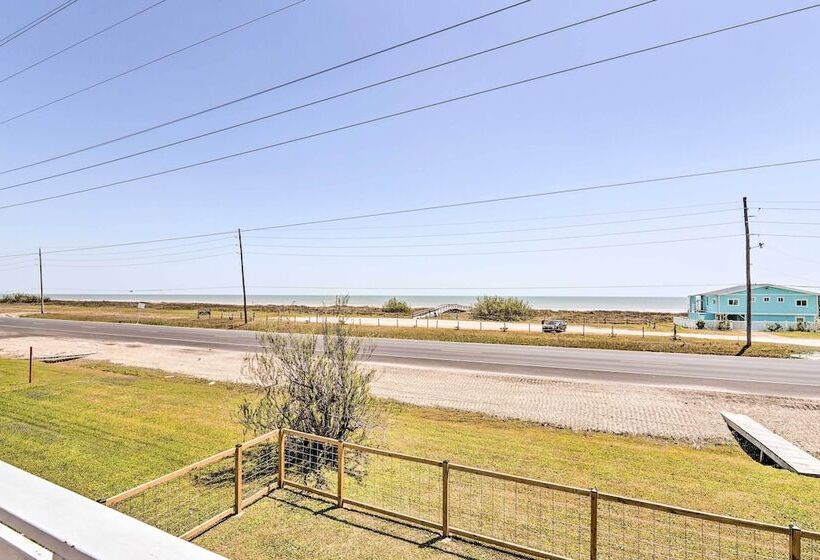 Gulf Coast Views: Stilted Retreat In Galveston!