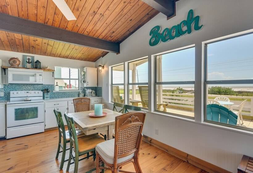 Gulf Coast Views: Stilted Retreat In Galveston!