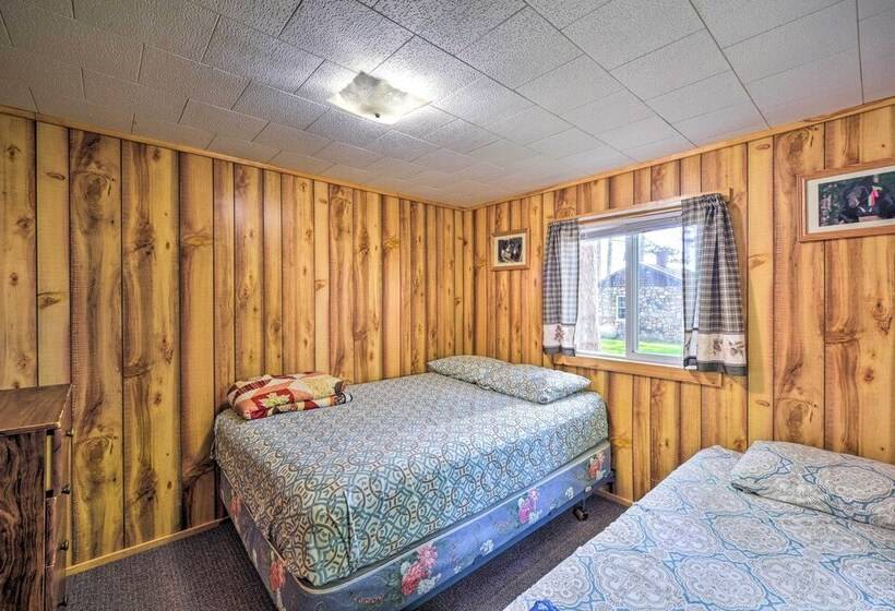 Stone Lake Cabin: Grill & Access To Fishing!