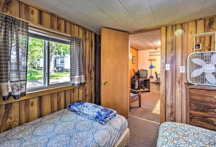 Stone Lake Cabin: Grill & Access To Fishing!