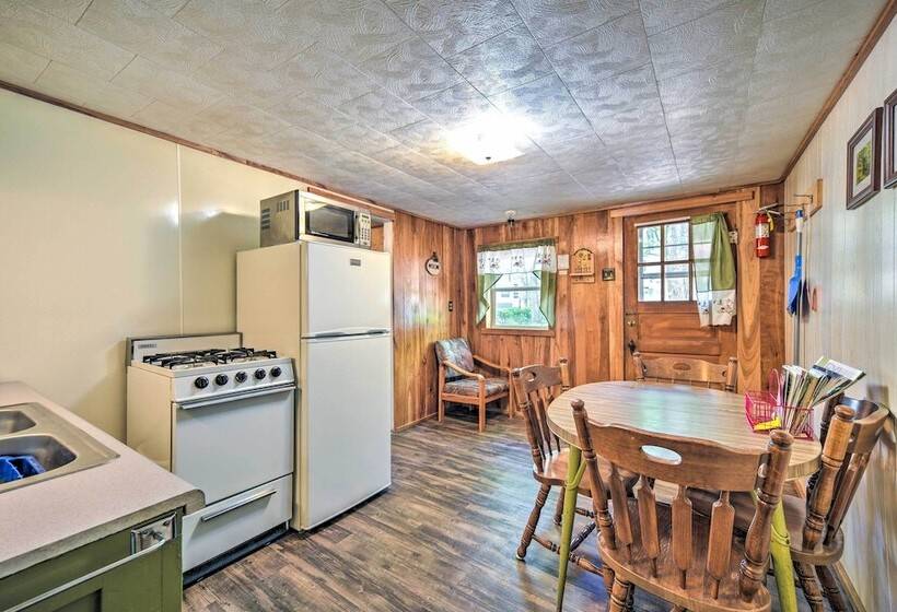 Stone Lake Cabin: Grill & Access To Fishing!