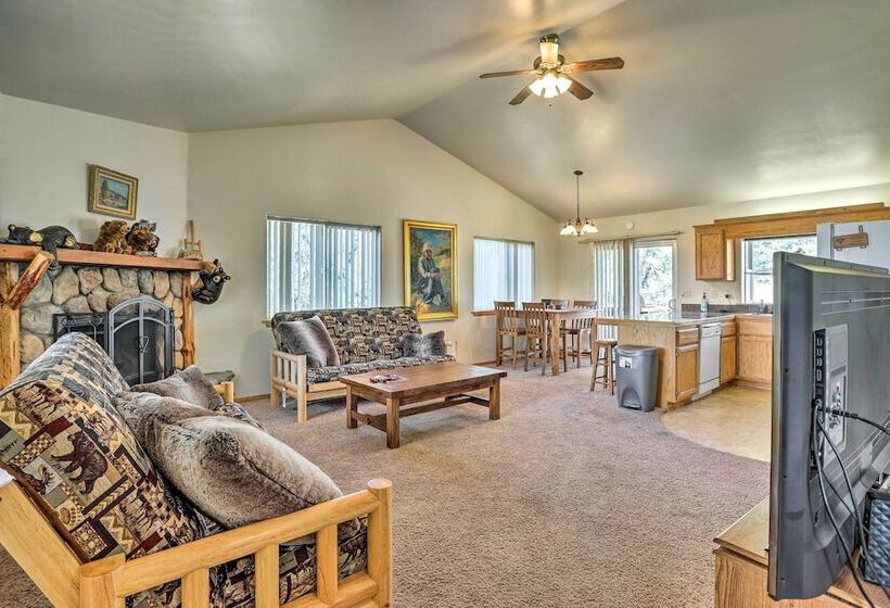 Big Bear Lake Cabin W/ Deck & Views ~ 9 Mi To Ski!