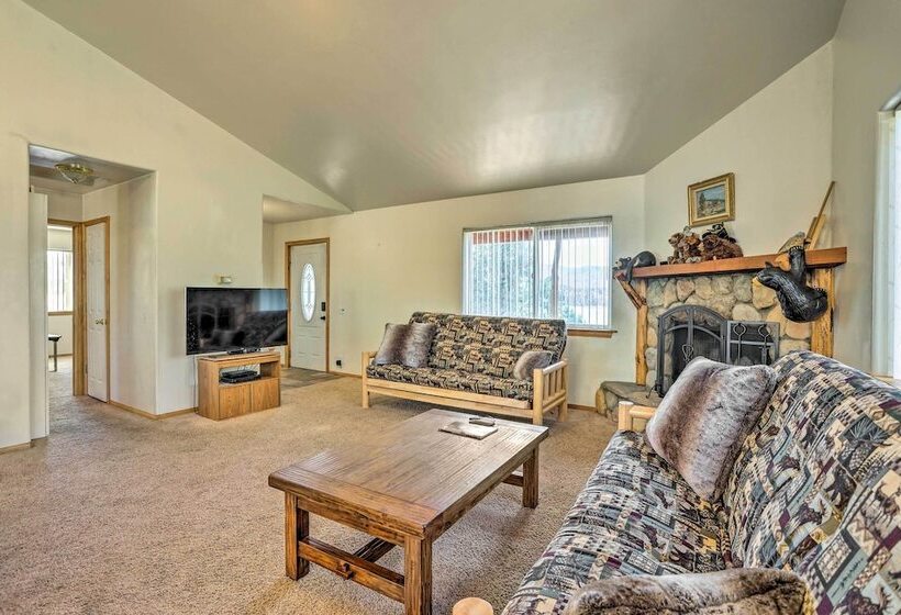 Big Bear Lake Cabin W/ Deck & Views ~ 9 Mi To Ski!