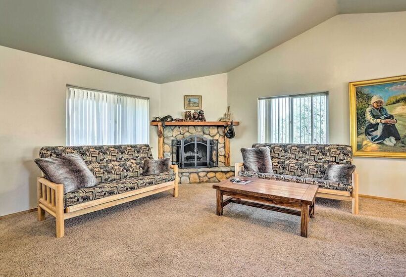 Big Bear Lake Cabin W/ Deck & Views ~ 9 Mi To Ski!