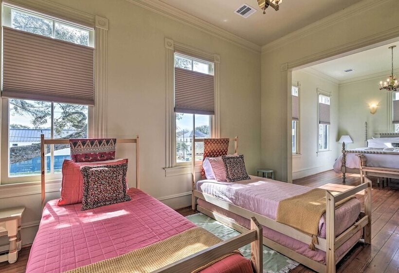 Stunning Historic Home < 4 Mi To Beaches!