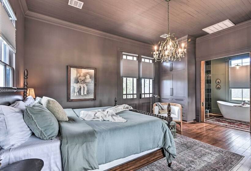 Stunning Historic Home < 4 Mi To Beaches!