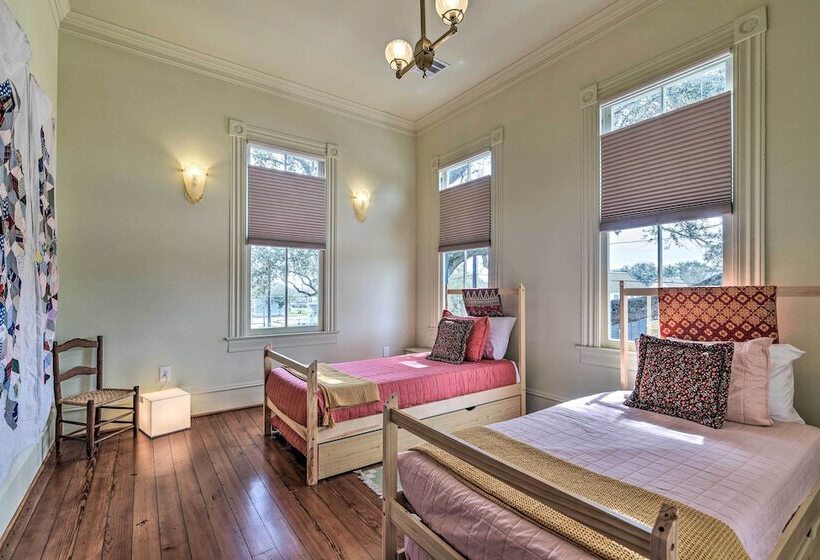 Stunning Historic Home < 4 Mi To Beaches!