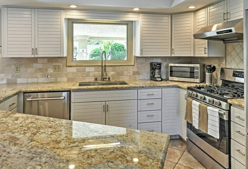 Stunning Home W/ Private Oasis  1 ½ Mile To Strip