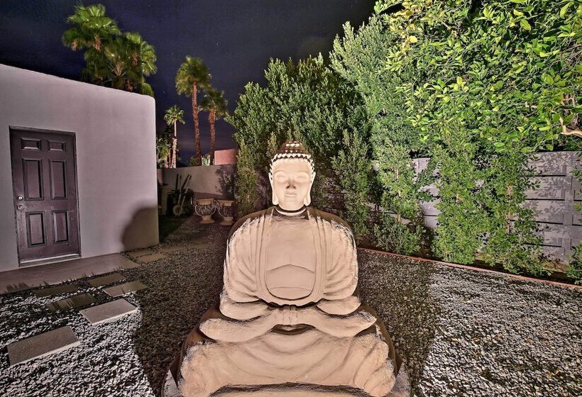 Pet Friendly Palm Springs Escape W/ Heated Pool!