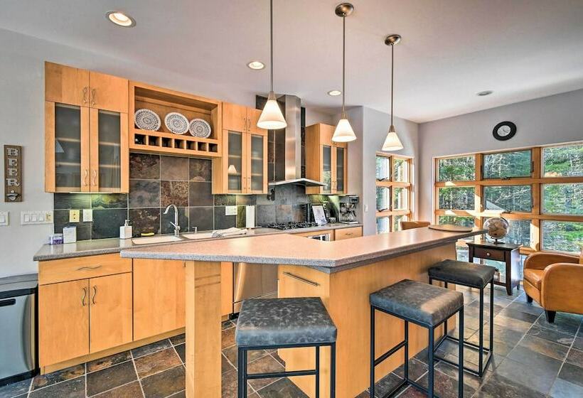 Stunning Sister Bay Home 4 Miles To Lake + Beach!