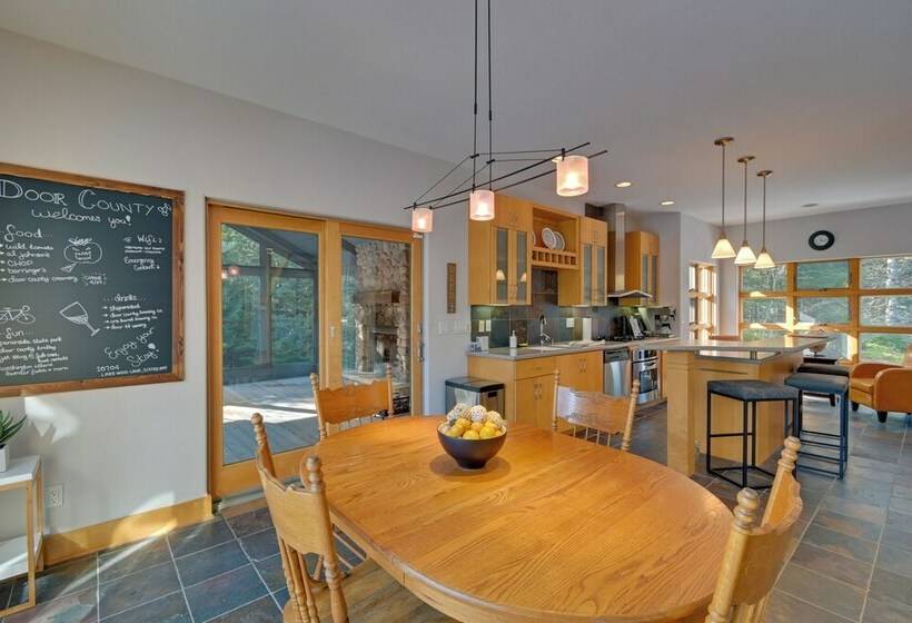 Stunning Sister Bay Home 4 Miles To Lake + Beach!