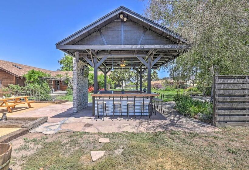 Stunning Wine Country Gem With Hot Tub + Patio!