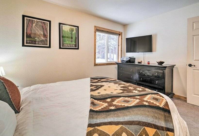 Stylish Cabin In Truckee   Swim, Ski, Hike!