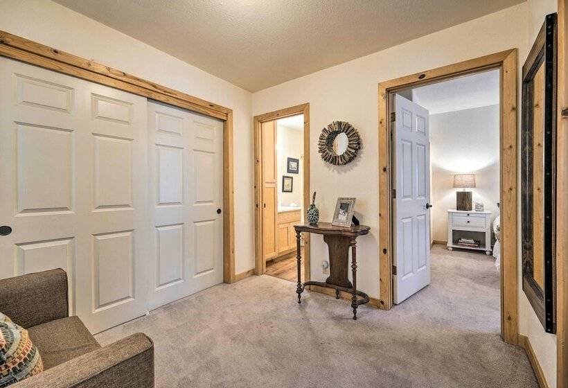 Stylish Cabin In Truckee   Swim, Ski, Hike!