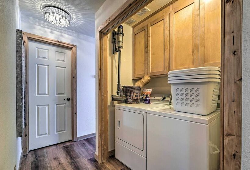 Stylish Cabin In Truckee   Swim, Ski, Hike!