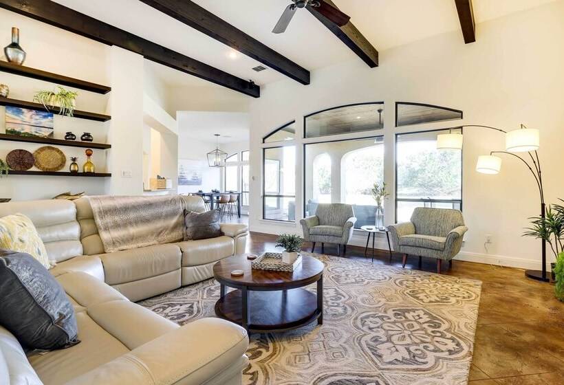 Stylish Home W/ Hot Tub ~ 4 Mi To Canyon Lake