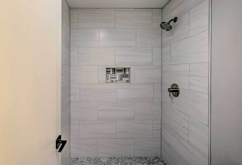 Stylish Lewisville Home Near Downtown Dallas!