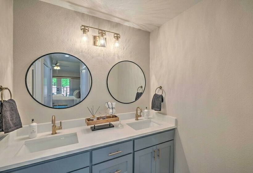 Stylish Lewisville Home Near Downtown Dallas!