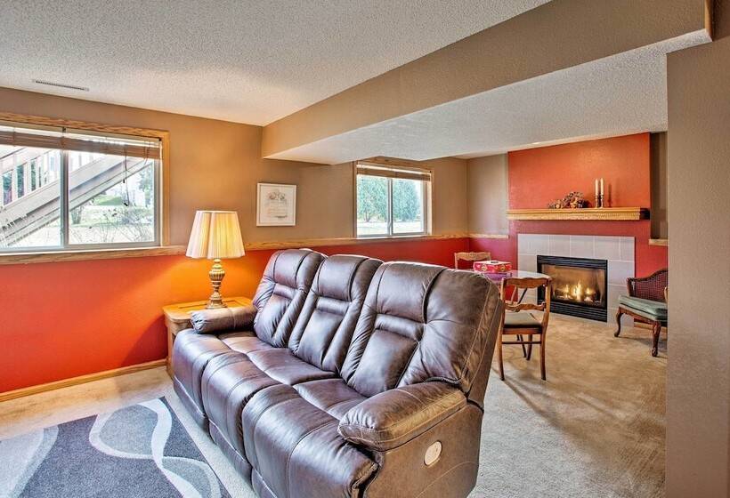 Suburban Gem W/yard+deck 5mi From Dtwn Rochester!